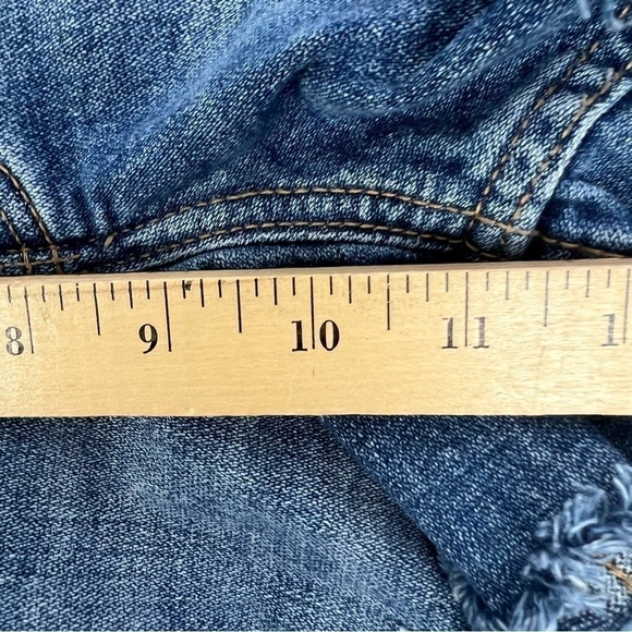 OLD NAVY Women’s Blue Jean Shorts Sz 8 Higher High-Rise Button Fly Distressed - Picture 8 of 9